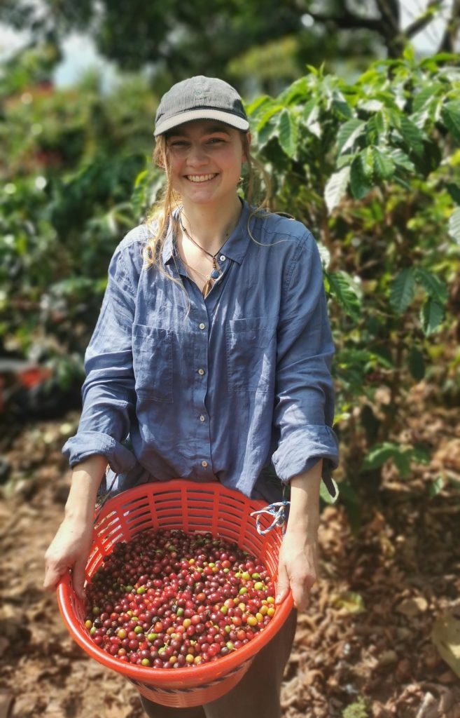 Pia Hartmann auf einer Kaffeeplantage in Mexiko